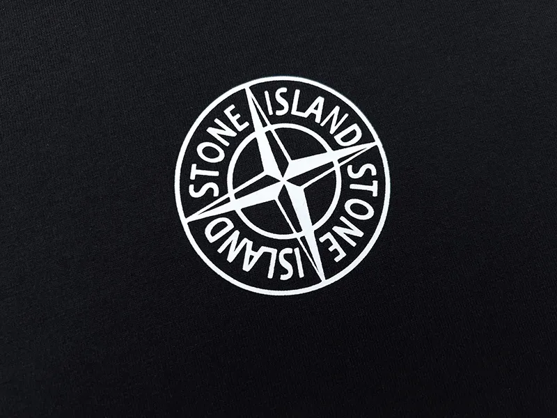 W610#P110💰 Stone Island logo printed front and back short-sleeved men's and women's loose casual T-shirts. Made of 260g combed cotton with 32-count double yarn. Double-threaded two-needle pressed thread. No deformation after long-term washing. Imported 3D printing. No fading. No cracking. Authentic pattern making. Double tags washed. Original packaging. Color: black-white. Size M-XXL.
